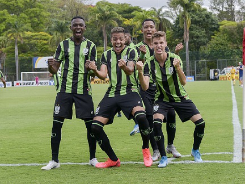 Os meninos do Coelho conseguiram superar o líder Flu e subiram na classificação