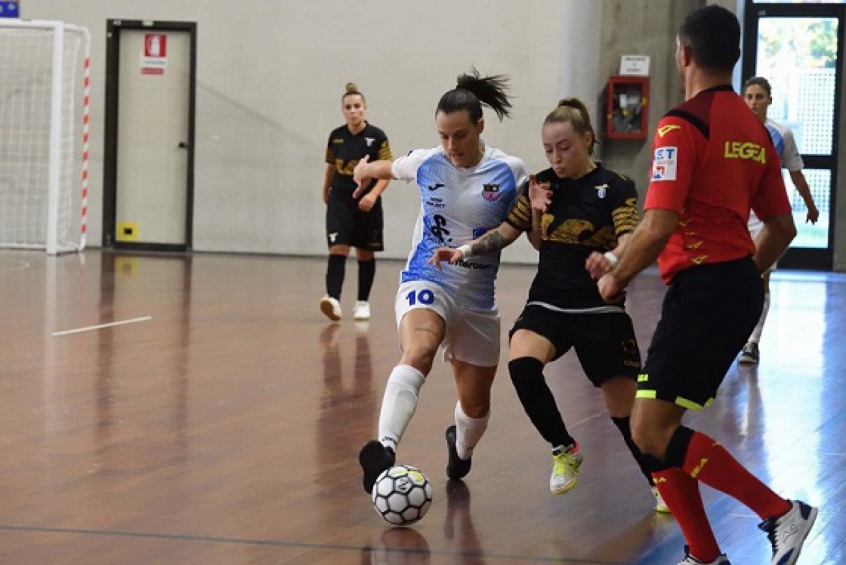 Brasileira Gaby Vanelli ganha espaço no futsal europeu (Foto: Divulgação)