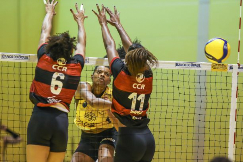 Dentil/Praia Clube vence o Sesc Flamengo e conquista o Super V&Atilde;&acute;lei | LANCE!