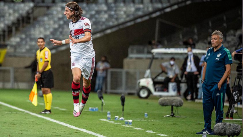 Flamengo se reapresenta no Ninho, e Filipe Luís, com dor, inicia tratamento