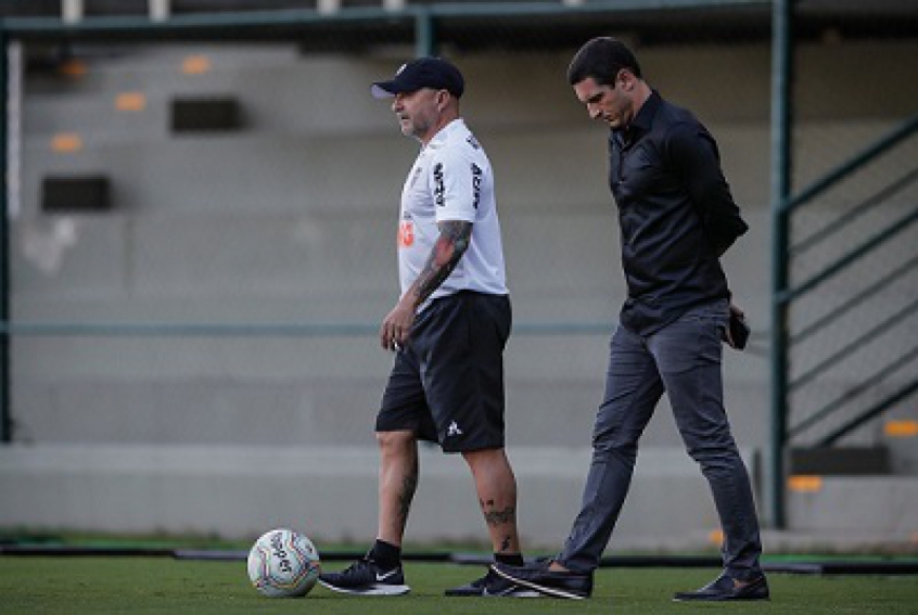 Sampaoli foi à festa promovida pelo seu gerente de futebol,Gabriel Andreata, gerando desconforto no clube pelo risco que criou de contágio pelo coronavírus