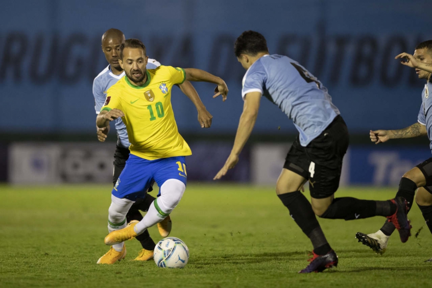 Não foi surpresa, pois tem muita qualidade, Rivaldo elogia estreia de Everton Ribeiro na Seleção