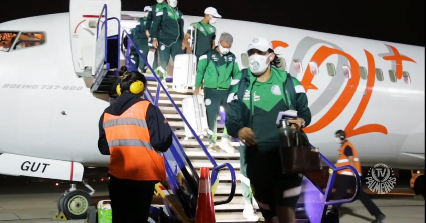 Delegação do Palmeiras testa negativo para Covid-19 em chegada ao Equador