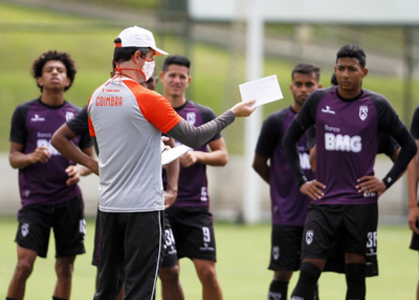 O elenco do Coimbra, comandado por Diogo Giacominni, fará a doação coletiva nesta quinta-feira