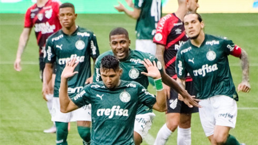 [COMENTE] Como você avalia o desempenho do Palmeiras na vitória diante do Athletico-PR?