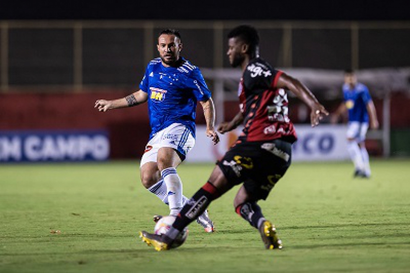 Giovanni Piccolomo fez sua estreia, agradou Felipão e pode ter mais chances no meio de campo celeste