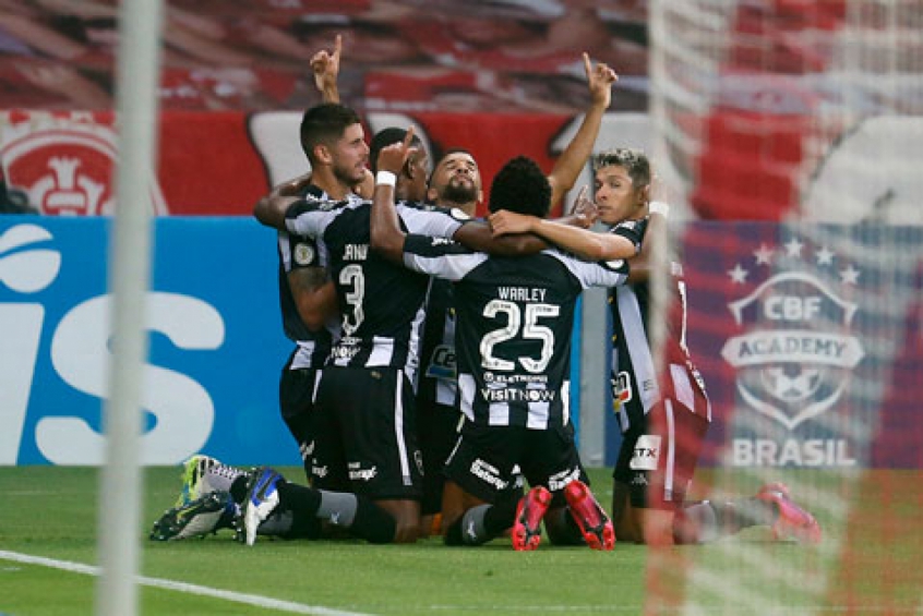 Lambança à parte, Botafogo mostrou evolução contra o Inter no Beira-Rio ...