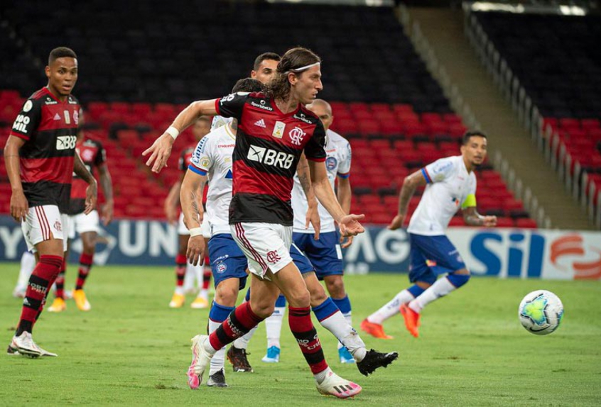Filipe Luís leva o terceiro amarelo e também desfalca o Flamengo contra o Fortaleza