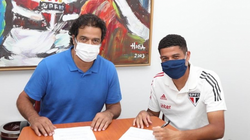 Gabriel Sara renova contrato com o São Paulo até abril de 2024 