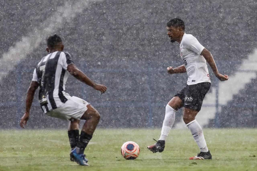 Zagueiro do Corinthians sub-20 projeta final contra o Palmeiras no Paulista: 