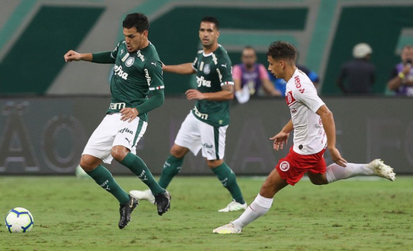 Gómez e Luan completam 70 jogos juntos na zaga do Palmeiras