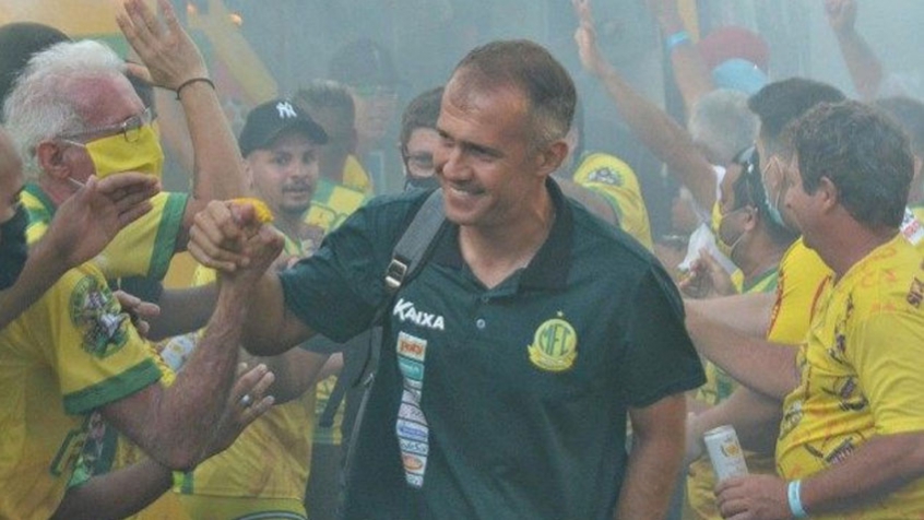 Eduardo Baptista reencontra Palmeiras no Allianz com retrospecto positvo