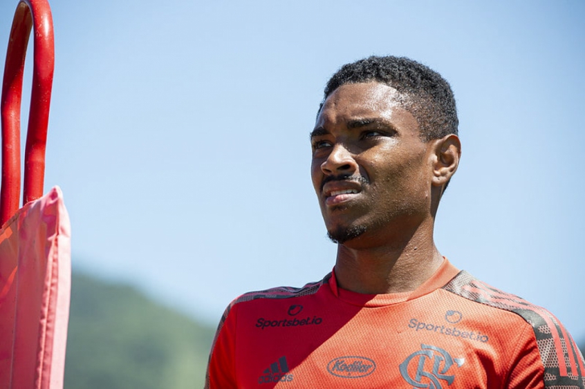 Vitinho comemora segundo gol na temporada, lamenta empate e analisa: Amassamos o adversário