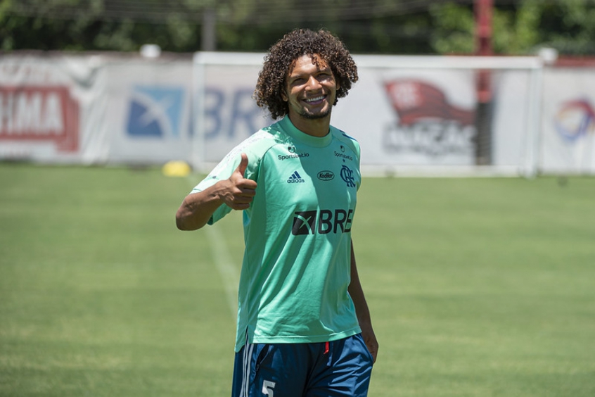 Aniversariante exerce liderança e é inspiração no Flamengo