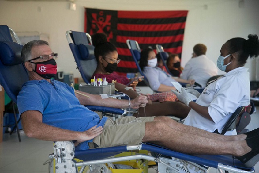 Campanha Sangue Rubro-Negro, feita pelo Flamengo com o Hemorio, coleta 104 bolsas de sangue