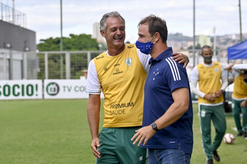 Lisca derrotou Felipe Conceição no clássico deste domingo, 21, contra o Cruzeiro