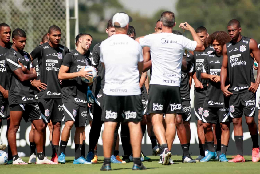 Corinthians treina no CT do Flamengo e encerra preparação para duelo pela Copa do Brasil