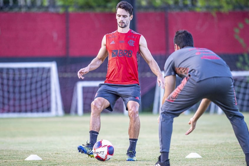 Rodrigo Caio dá sequência a tratamento no Flamengo