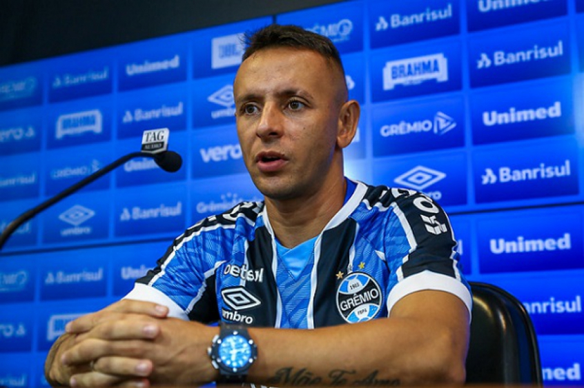 Em fim de contrato, Rafinha aguarda Grêmio e nega acerto com outro clube: Disposto a ajudar