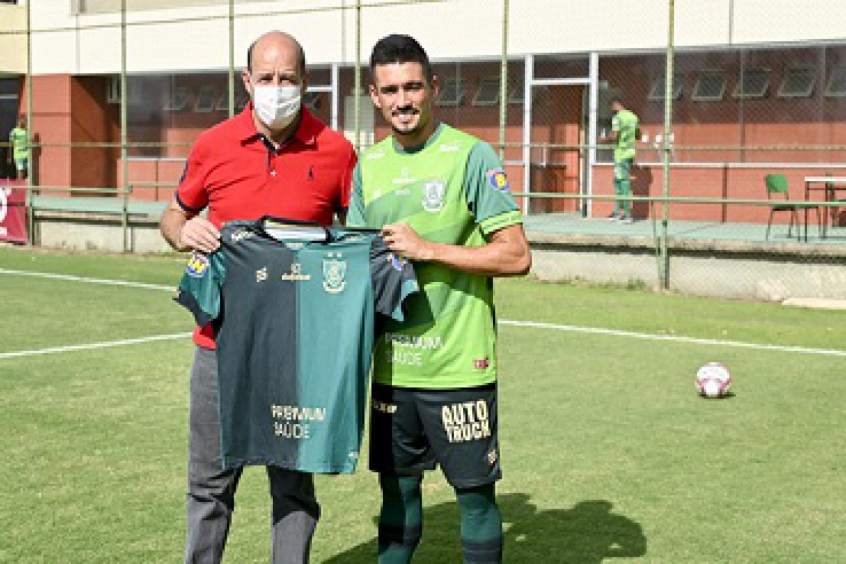 Juninho foi um pedido de Lisca para reforçar o Coelho em 2021