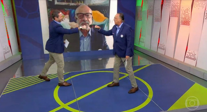 Galvão Bueno quebra protocolo, troca nomes, critica CBF e se emociona na Supercopa