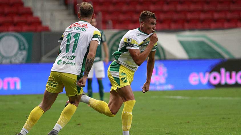 Em Meio A Confusao E Expulsoes Defensa Y Justicia Supera O Palmeiras Nos Penaltis E Leva O Titulo Da Recopa Lance