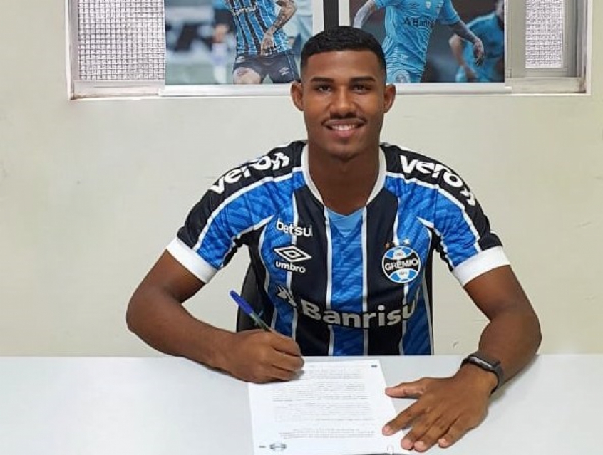 Sondado no mercado europeu, Luis Eduardo renova com o Grêmio até 2024