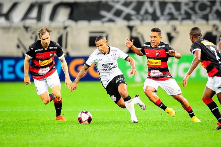 Com chance pequena de ficar, Otero se dedica por permanência no Corinthians