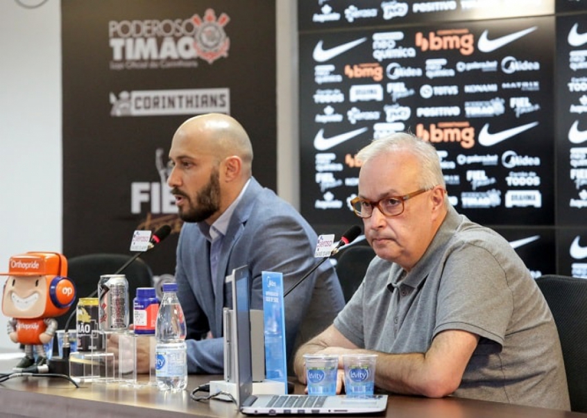 Saída de atletas podem abrir espaço para contratações pro elenco do Corinthians