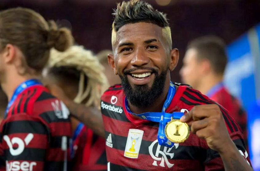 Vira-casaca? Rival procura Flamengo para contratação de Rodinei em 2022