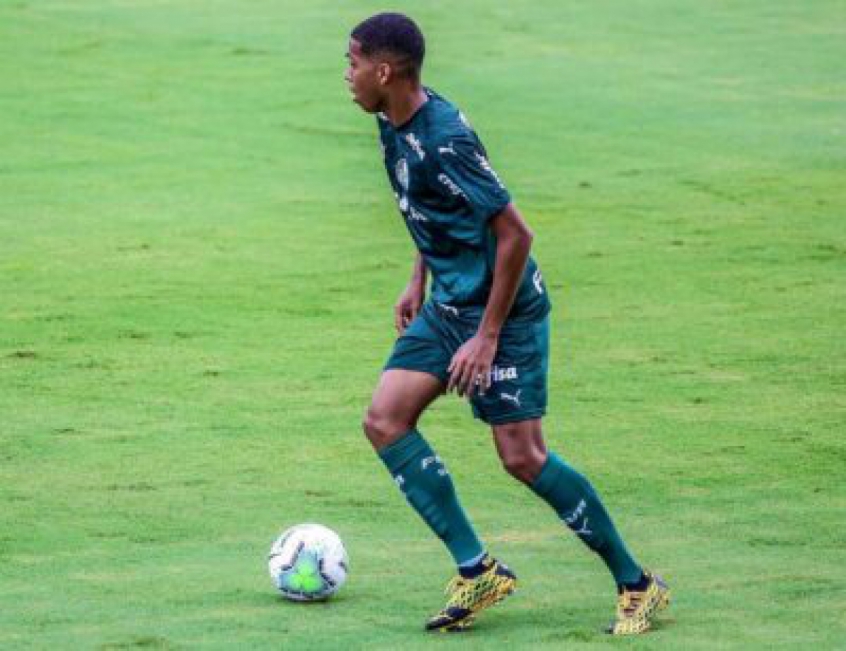 Após treinar no elenco profissional do Palmeiras, zagueiro vive expectativa de retomada do Sub-20
