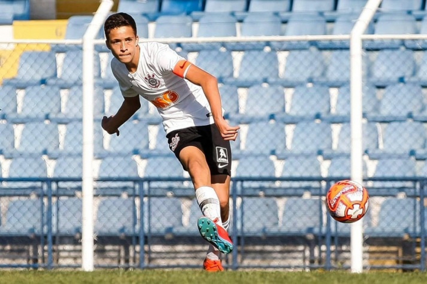 Estreante na competição, zagueiro projeta início do Corinthians no Brasileirão sub-17