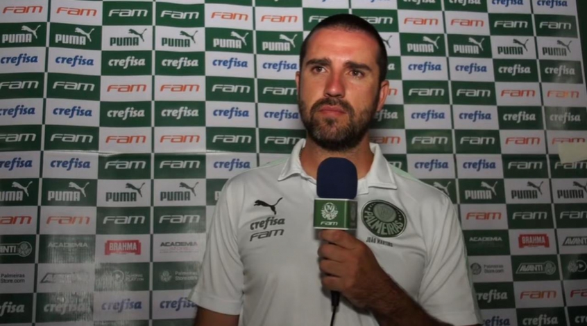João Martins destaca jogadores mais velhos do Palmeiras no clássico e exalta Renan: 