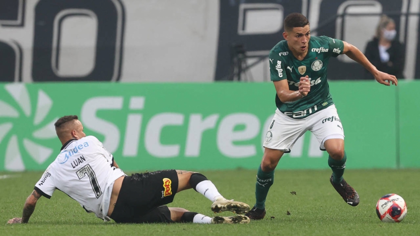 Renan se destaca e tem melhores números entre zagueiros do Palmeiras