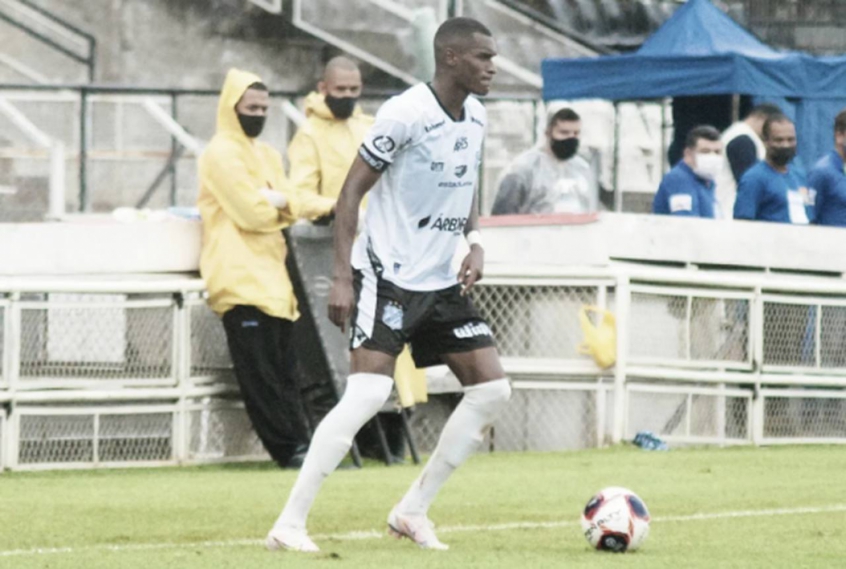 Contratado há dois anos, lateral-direito pode ter primeira chance no Corinthians 