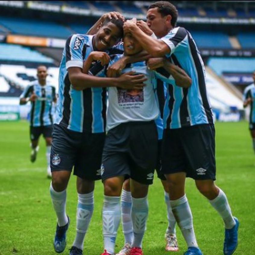 Com Reservas Gremio Bate Santa Cruz Rs E Fatura A Recopa Gaucha Lance