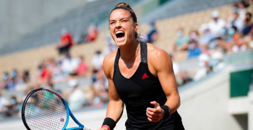 Maria Sakkari vibra em duelo contra Iga Swiatek