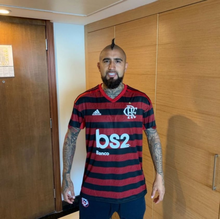 Arturo Vidal, do Chile com a camisa do Flamengo