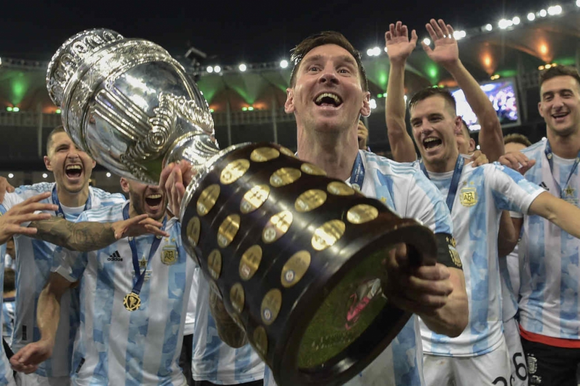 Messi celebra conquista da Copa América, seu primeiro título pela