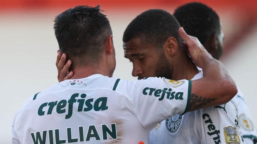 Nos últimos seis jogos, Palmeiras finaliza quase cem vezes, mas aproveitamento é baixo