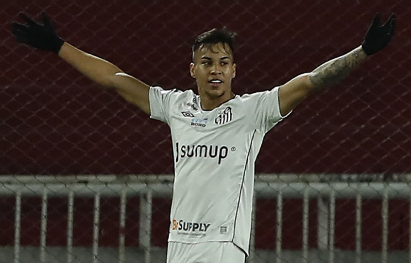 Kaio se pronuncia pela primeira vez após saída do Santos 'Eterna