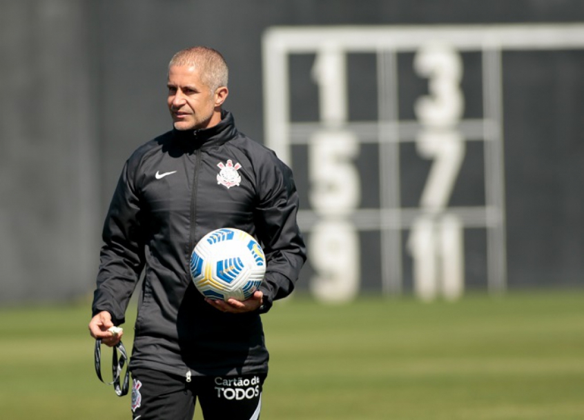 Pressão!! Sylvinho tem prazo para conseguir ajustar o Corinthians  