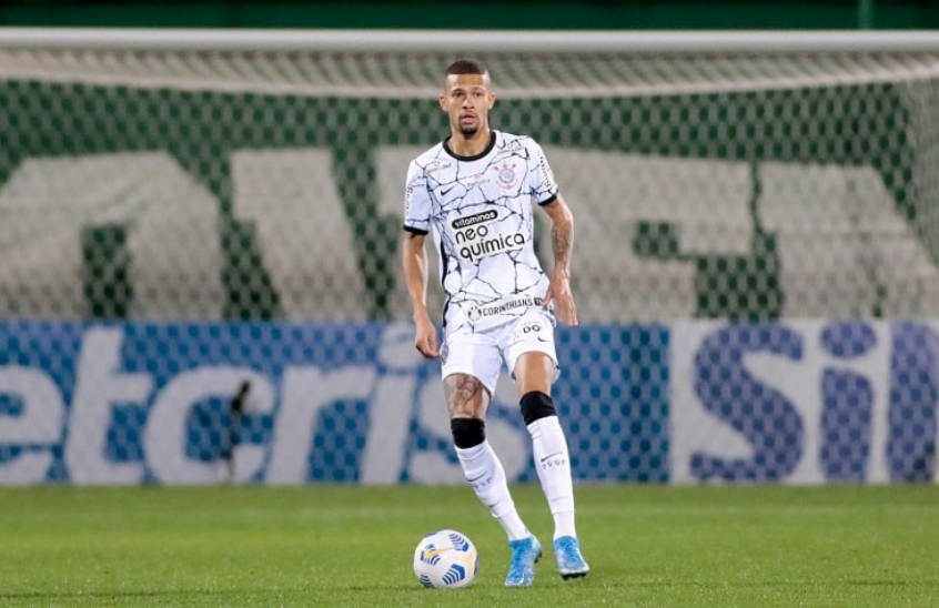Destaque do setor ofensivo, João Victor completará marca importante contra o Flamengo