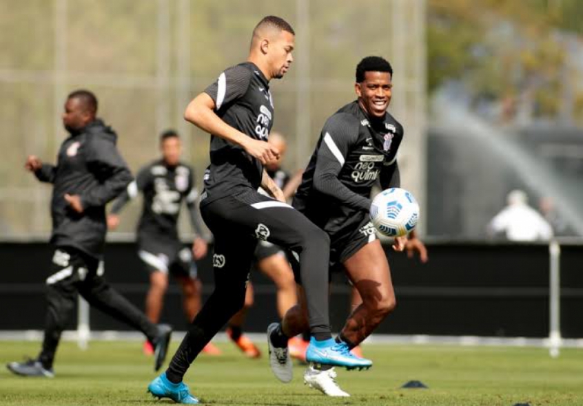 Corinthians não pensa em reforços para a defesa 