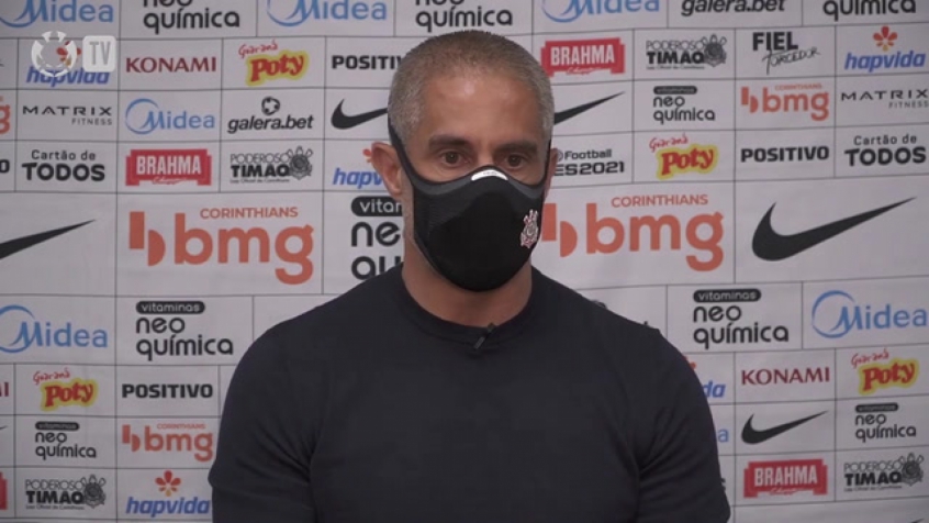 Sylvinho explica menos minutos para Renato Augusto em vitória do Corinthians: 'Jogo bem intenso'