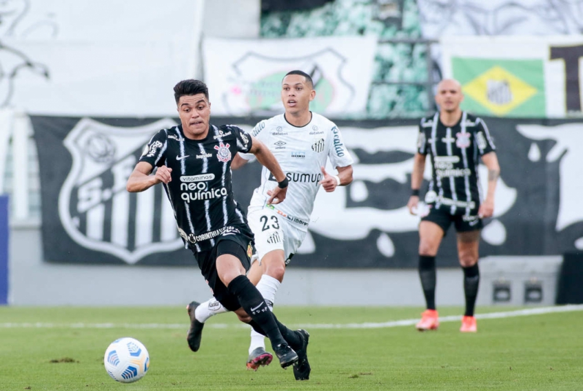 Sylvinho explica opção de Rony em vez de Vitinho:'Tem mostrado desejo de jogar'