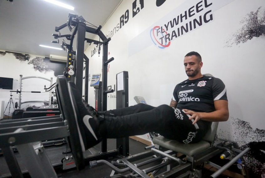 Renato Augusto fala sobre hábitos na China e cuidados antes de reestrear no Corinthians