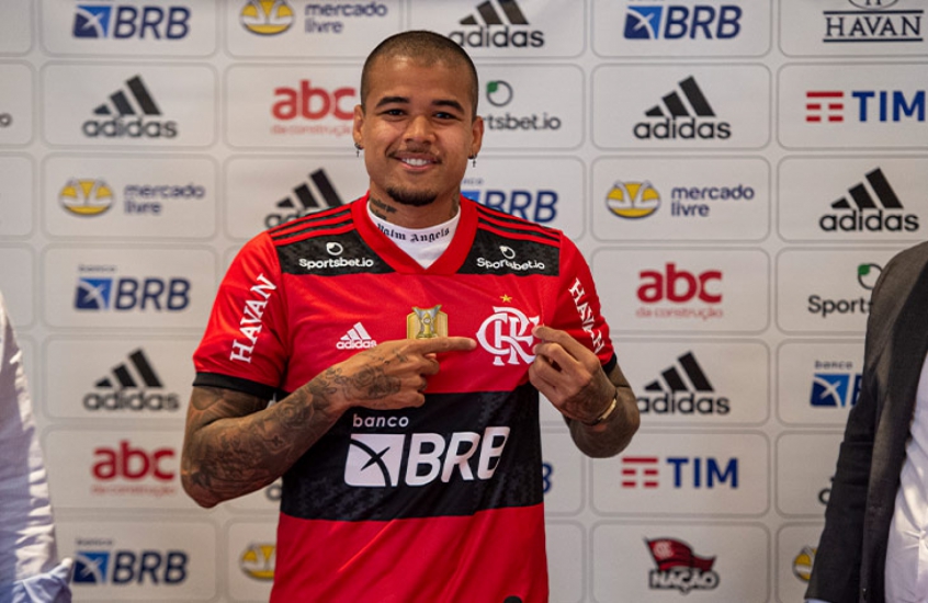 Kenedy deixa o Flamengo após Chelsea solicitar retorno