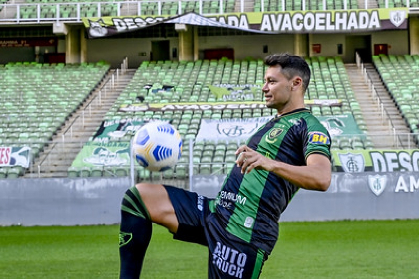 Zárate acertou com o Coelho até o fim da temporada