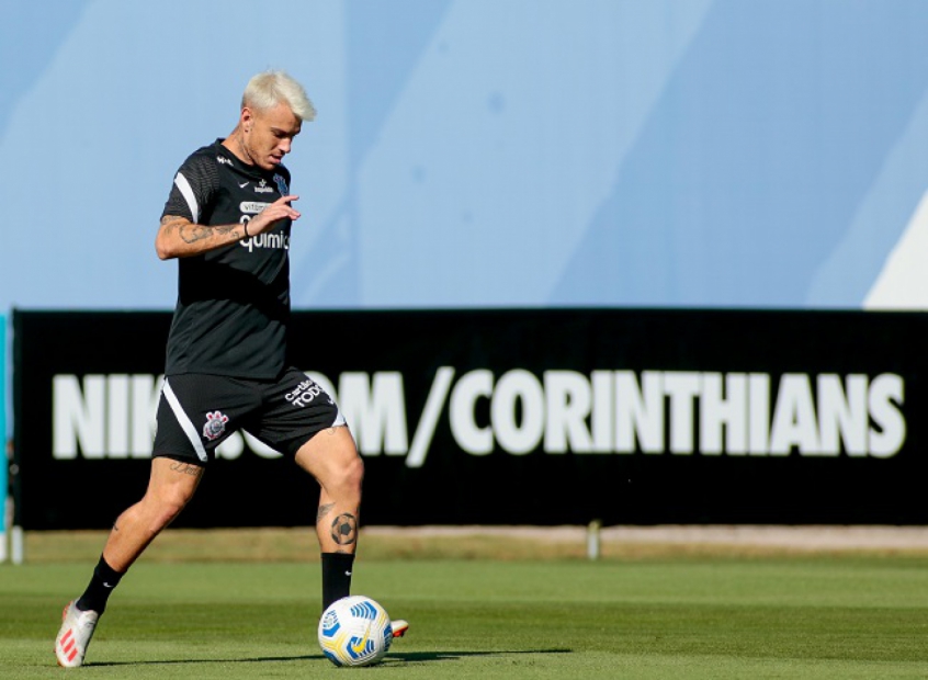 Passagem de Roger Guedes pela China pode trazer variações táticas ao Corinthians